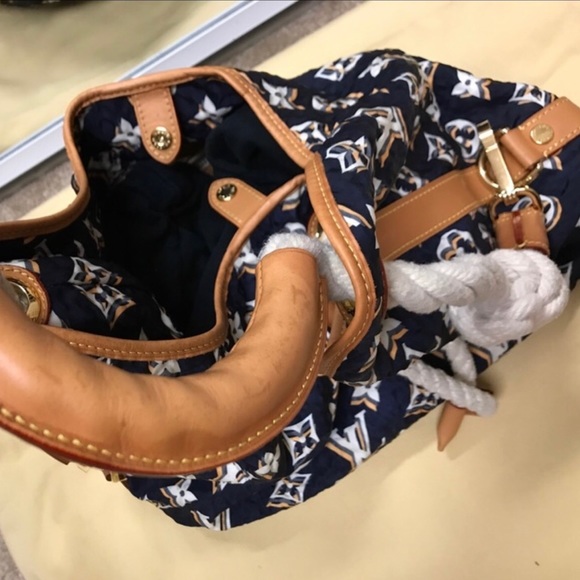 Louis Vuitton Bulles purse - Picture 6 of 8